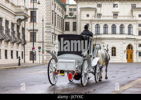 Vecchio carrello attrazione turistica di Vienna in Austria Foto Stock