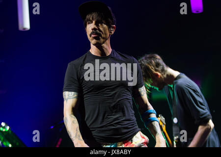Torino, Italia 11 ottobre 2016 Red Hot Chili Peppers suona dal vivo al Pala Alpitour, Torino. © Davide Merli / Alamy Live News Foto Stock