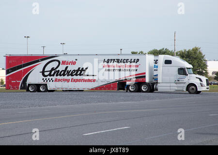 Dover, Delaware - agosto 14,2017 : Mario Andretti Racing Experience carrello parcheggiato nel lotto di Dover Motor Speedway. Foto Stock