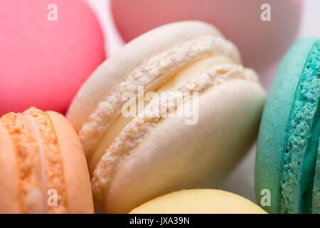 Vista dettagliata del pastello colorato amaretti. Dolce macarons. Foto Stock