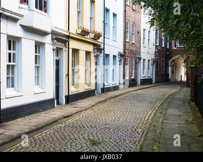 Case colorate lungo Prince Street nella città vecchia a Hull Yorkshire Inghilterra Foto Stock