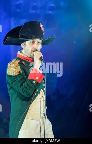 Neil Hannon della Divina Commedia in esecuzione al Festival di Cropredy, Banbury, Oxfordshire, Inghilterra, Agosto 10, 2017 Foto Stock