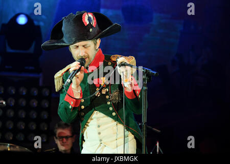 Neil Hannon della Divina Commedia in esecuzione al Festival di Cropredy, Banbury, Oxfordshire, Inghilterra, Agosto 10, 2017 Foto Stock