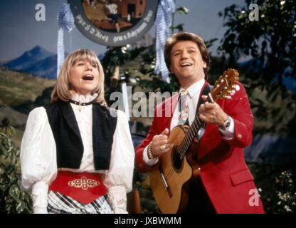 Deutsches Schlagerduo Hauff Monika und Klaus Dieter Henkler, Deutschland 1990er Jahre. Il tedesco schlager duo Hauff e Henkler, Germania degli anni novanta. Foto Stock
