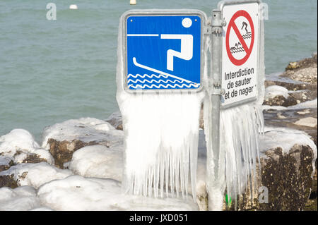 Il vento e le temperature molto basse ha creato un paradiso per gli sport invernali sul Lago di Ginevra, Ginevra, Svizzera Foto Stock