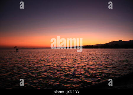 Lovina Beach, Bali, Indonesia mattina presto all'alba Foto Stock