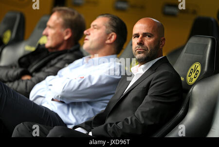 05.08.2017, DFL Supercup 2017, Borussia Dortmund - FC Bayern München, im Signal Iduna Park di Dortmund. v.l. Geschäftsführer Hans-Joachim Watzke (Dortmund) , Sportdirektor Michael Zorc (Dortmund) , Trainer Peter Bosz (Dortmund) Foto: Cronos/MIS Foto Stock