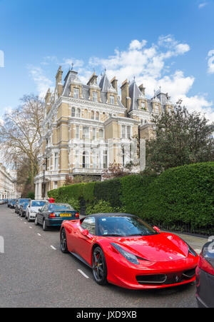 A red ferrari parked on a Kensington & Chelsea Borough, London, UK street Foto Stock