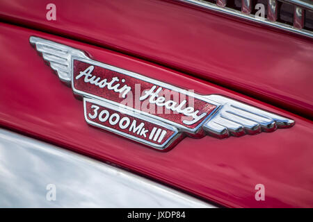 Britannico rosso classico auto sportive Austin-Healey 3000 MkIII / Mark III logo badge Foto Stock
