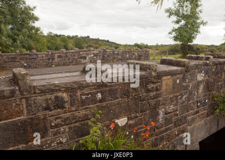 Lennaght, Co. Monaghan, Irlanda 13 agosto 2017. Valico di frontiera di ponte tra il Regno Unito e la Repubblica di Irlanda. Questo incrocio fu uno dei molti w Foto Stock