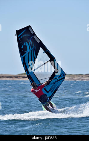 Windsurf a Loutsa, Attica, Grecia Foto Stock