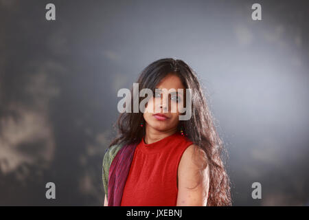 Edimburgo, Scozia, Regno Unito. Il 15 agosto, 2017. Giorno 4 Edinburgh International Book Festival. Nella foto: Meena Kandasamy, poeta indiano, scrittore di fiction, traduttore e attivista che si trova a Chennai, nello Stato del Tamil Nadu, India pak@ Mera/Alamy Live News Foto Stock