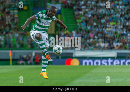 Lisbona, Portogallo. Il 15 agosto, 2017. Sportings in avanti dalla Costa d Avorio Seydou Doumbia (88) in azione durante il gioco Sporting CP v FC Steaua Bucuresti Credito: Alexandre Sousa/Alamy Live News Foto Stock