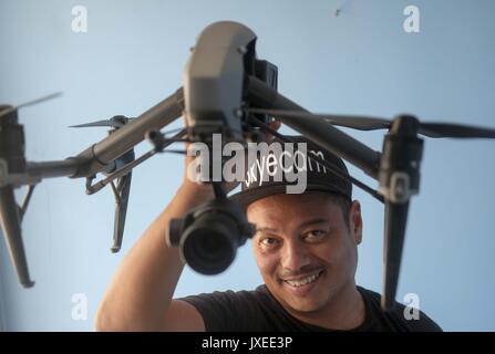 Los Angeles, California, USA. 19 Luglio, 2017. JJ Trinidad, proprietario di Skyecam. Credito: Ringo Chiu/ZUMA filo/Alamy Live News Foto Stock