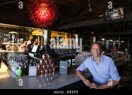 Los Angeles, California, USA. 26 Luglio, 2017. David Cooley, proprietario dell'Abbazia in West Hollywood. Credito: Ringo Chiu/ZUMA filo/Alamy Live News Foto Stock
