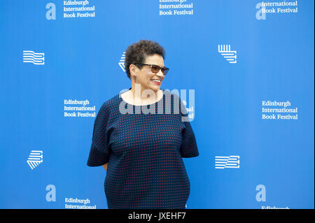 Edinburgh, Regno Unito. 16 Ago, 2017. Jackie Kay MBE FRSE scozzese del poeta e romanziere, figurante al Edinburgh International Book Festival. Credito: Lorenzo Dalberto/Alamy Live News Foto Stock