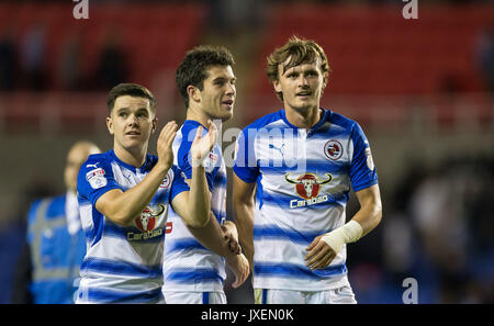 Reading, Regno Unito. Il 15 agosto, 2017. (L-r) Liam Kelly, Pelle Clemente & John Swift di lettura a tempo pieno durante il cielo di scommessa match del campionato tra lettura e Aston Villa al Madejski Stadium, Reading, in Inghilterra il 15 agosto 2017. Foto di Andy Rowland/prime immagini multimediali. **Solo uso editoriale FA Premier League e Football League sono soggetti a licenza DataCo. Credito: Andrew Rowland/Alamy Live News Foto Stock