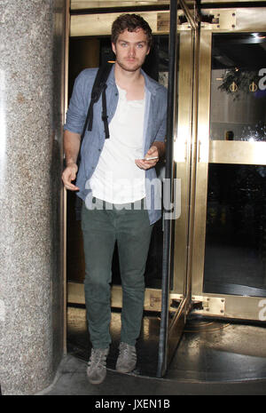 New York, Stati Uniti d'America. 16 Ago, 2017. Finn Jones a New York vivere la promozione alla meraviglia che i difensori della città di New York il 16 agosto 2017. Credito: MediaPunch Inc/Alamy Live News Foto Stock