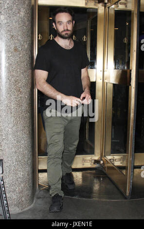 New York, Stati Uniti d'America. 16 Ago, 2017. Charlie Cox a New York vivere la promozione alla meraviglia che i difensori della città di New York il 16 agosto 2017. Credito: MediaPunch Inc/Alamy Live News Foto Stock