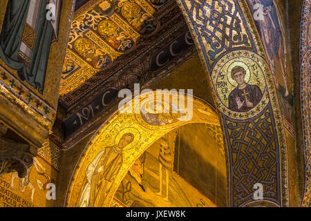 Dettaglio del XII secolo mosaici decorare l interno della cappella Palantine nel Palazzo dei Normanni, Palermo Centrale. Sicilia. Foto Stock