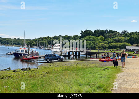 Pier e marina sul fiume Beaulieu, Buckler difficile, Hampshire, Inghilterra Foto Stock