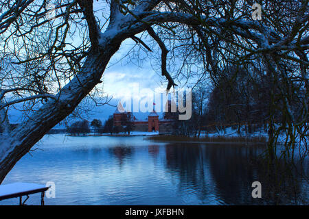 Trakai, Lituania - 04 Gennaio 2017: il Castello di Trakai in inverno Foto Stock