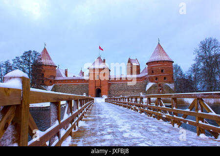 Trakai, Lituania - 04 Gennaio 2017: il Castello di Trakai in inverno Foto Stock