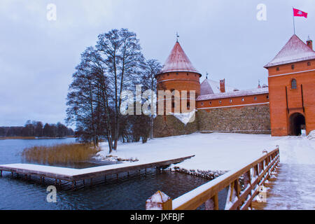 Trakai, Lituania - 04 Gennaio 2017: il Castello di Trakai in inverno Foto Stock