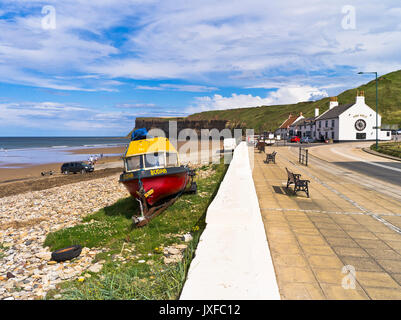 Dh Saltburn beach SALTBURN DAL MARE CLEVELAND Saltburn lungomare spiaggia in barca Foto Stock