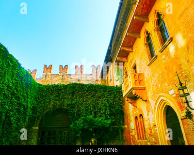 Verona, Italia - 22 Settembre 2014: il famoso balcone di Giulietta Foto Stock