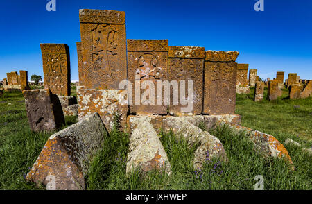 Lapidi del cimitero Noratus in Armenia, creato tra l'undicesimo e il sedicesimo secolo D.C. Foto Stock
