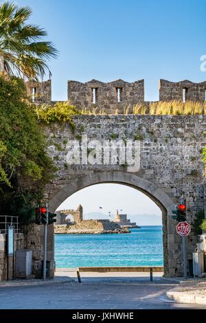 Santa Caterina Gate a Rodi città vecchia, l' isola di Rodi, Grecia Foto Stock