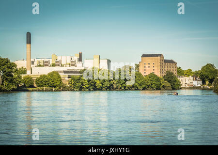 Ora chiuso Mortlake Birreria (ex fabbrica di birra Stag) nel sud-ovest di Londra, Mortlake, London, Regno Unito Foto Stock