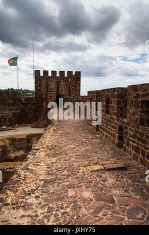 Merlato fortifactions moresco di Silves Castello, Silves, Algarve, PORTOGALLO Foto Stock