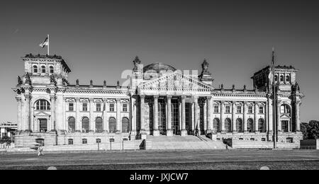 Parte anteriore del governo federale Ufficio - Deutscher Bundestag a Berlino - Berlino / Germania - 2 settembre 2016 Foto Stock