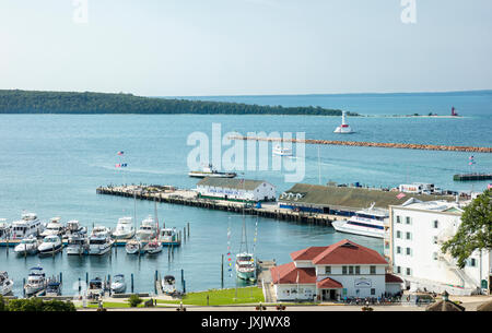 Una vista dell'isola di Mackinac membro Harbour e waterfront sull isola di Mackinac in Northen Michigan, Stati Uniti d'America Foto Stock