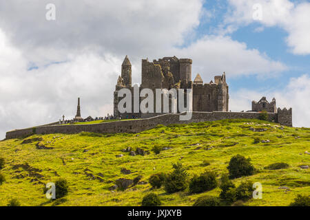 La Rocca di Cashel, noto anche come Cashel dei Re e San Patrizio Rock, è un sito storico situato a Cashel, nella contea di T Foto Stock