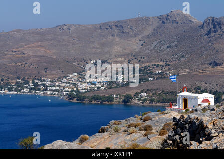 Vista di Alinta, Alinta Bay e Profitis Illias Chiesa dal Castello Panteli, LEROS, DODECANNESO isole, Grecia. Foto Stock