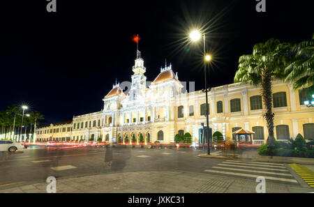 Architettura palace royal notte, precedentemente di proprietà della francese successivamente il popolo di comitati di attrarre turisti visite turistiche Foto Stock