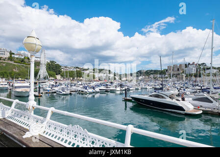 Torquay Harbour raffigurato dalla principessa Pier, Torquay, Torbay, Devon, Regno Unito Foto Stock