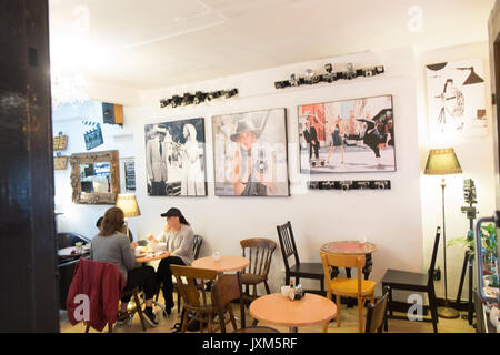 Bizzarre,piccola,Museo della telecamera e, Cafe,in Museum Street,vicino al British Museum,Bloomsbury,Londra,l'Inghilterra,UK,U.K.,l'Europa, Foto Stock