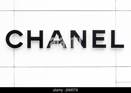 Chanel firmare al di fuori del negozio nell'EM Quartier shopping mall, Bangkok, Thailandia Foto Stock