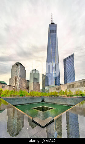 La città di New York, Stati Uniti - 5 Maggio 2017: National September 11 Memorial per commemorare gli attacchi terroristici al World Trade Center Foto Stock