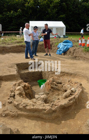 2017 Aylsham progetto romano - uno dei due forni romana esposta dalla comunità dig Foto Stock