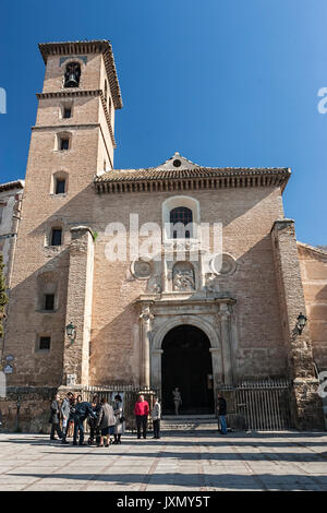 Chiesa di San Ildefonso in marciapiede di San Ildefonso. Granada, chiesa di stile mudéjar, XVI secolo, Spagna Foto Stock