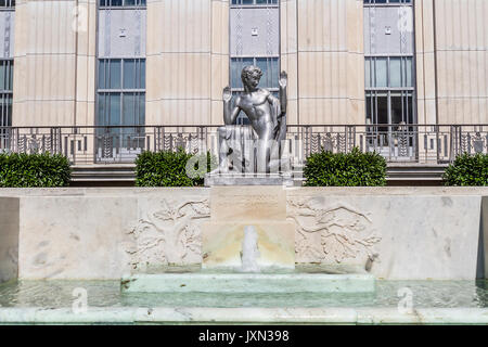 Art Deco fontana fuori Folger Shakespeare Library, Washington D.C., U.S.A. Foto Stock