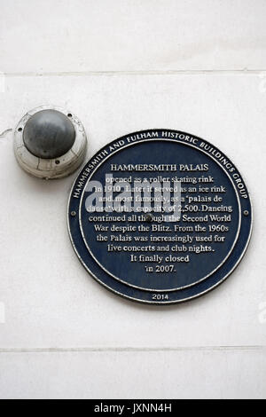 Hammersmith e Fulham edifici storici gruppo lapide segna il sito di Hammersmith Palais, Hammersmith, Londra, Inghilterra Foto Stock