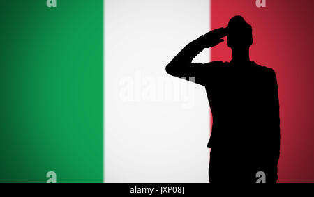 Silhouette di un soldato salutando contro la bandiera dell'Italia Foto Stock