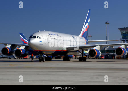 Sheremetyevo, Moscow Region, Russia - 29 Marzo 2014: Aeroflot IIlyushin IL-96-300 RA-96008 presso l'aeroporto internazionale di Sheremetyevo. Foto Stock