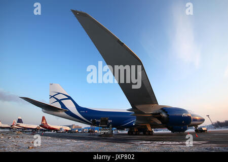 Domodedovo, Moscow Region, Russia - 11 Febbraio 2012: Boeing B-747-800 VQ-BLQ di ponte aereo cargo airlines permanente al Internazionale Domodedovo airpor Foto Stock